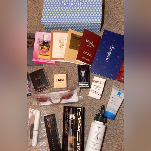 Assorted Beauty Samples - Picture 4 of 8